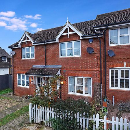 Comfortable Stylish Townhouse In Ashford Sleeps 5 Netflix 2 Parking Spaces Perfect For Contractors And Families Zewnętrze zdjęcie