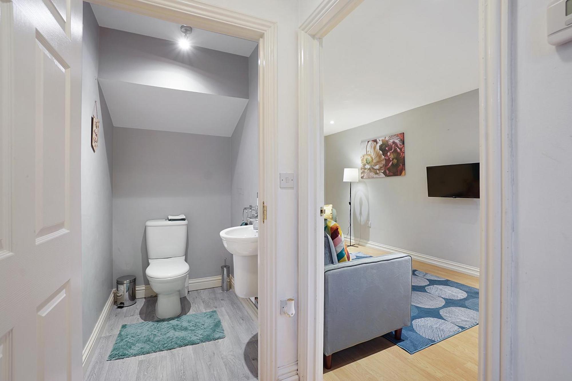 Comfortable Stylish Townhouse In Ashford Sleeps 5 Netflix 2 Parking Spaces Perfect For Contractors And Families Zewnętrze zdjęcie